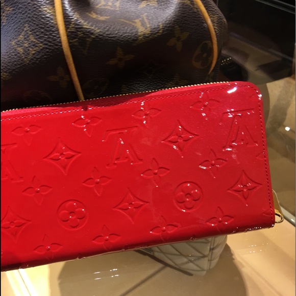 Louis Vuitton Handbags - Authentic Louis Vuitton Zippy Red Wallet.